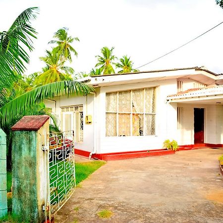 Aeroform Homestay Negombo Kültér fotó